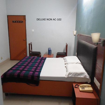 Hotel Silver Springs Αχμπανταμπάντ Δωμάτιο φωτογραφία