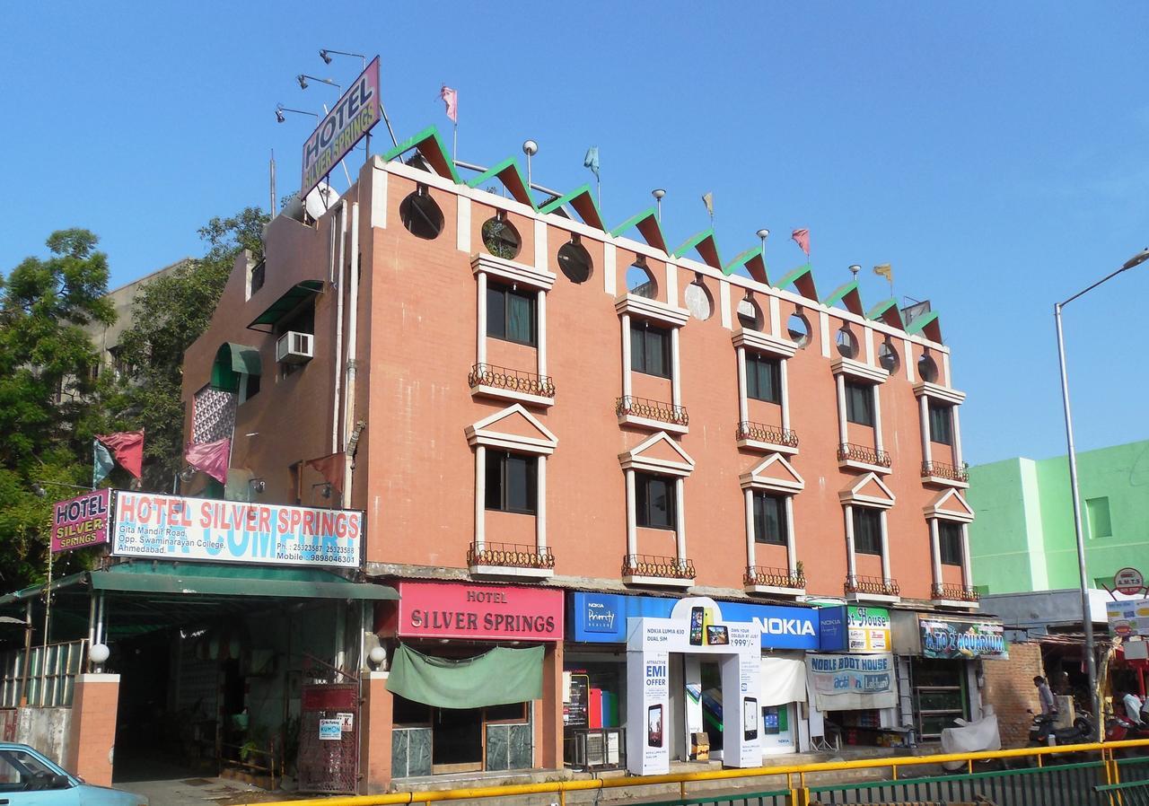 Hotel Silver Springs Αχμπανταμπάντ Εξωτερικό φωτογραφία