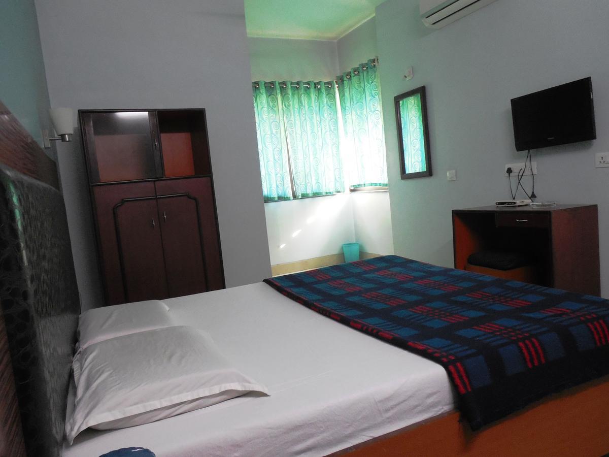 Hotel Silver Springs Αχμπανταμπάντ Εξωτερικό φωτογραφία