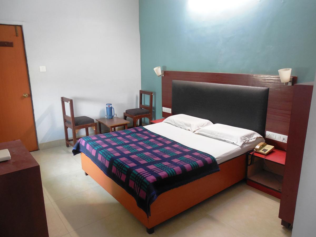 Hotel Silver Springs Αχμπανταμπάντ Εξωτερικό φωτογραφία