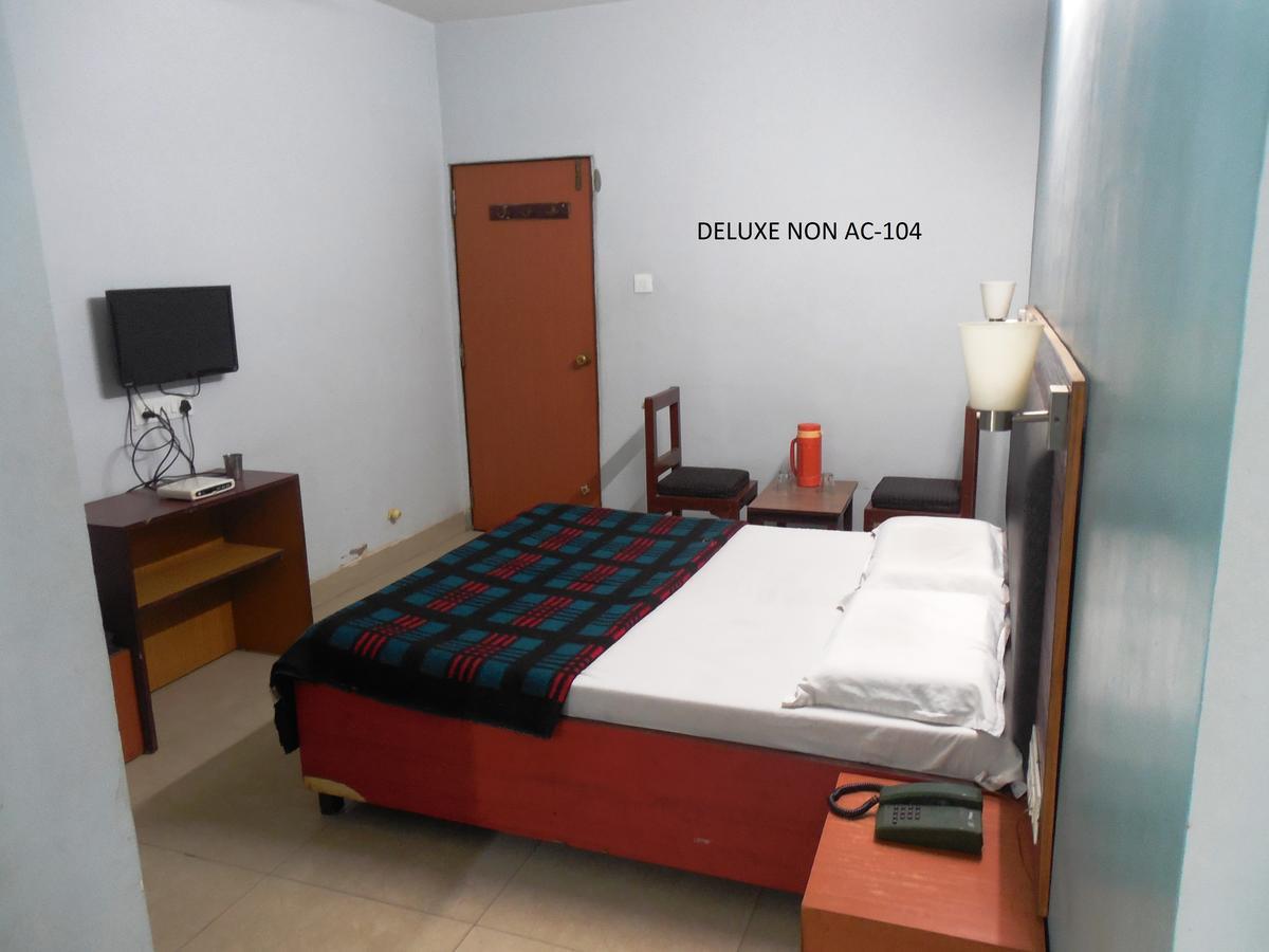 Hotel Silver Springs Αχμπανταμπάντ Εξωτερικό φωτογραφία