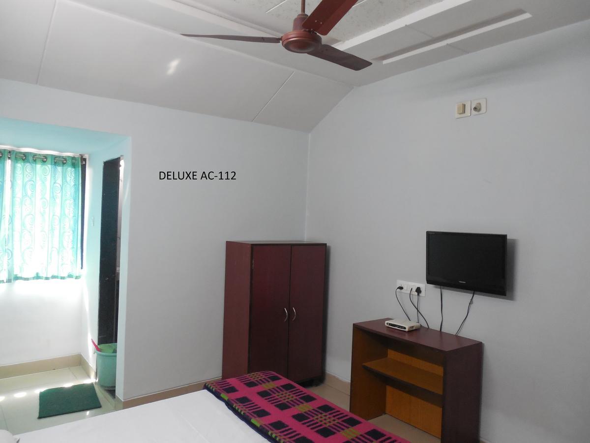 Hotel Silver Springs Αχμπανταμπάντ Εξωτερικό φωτογραφία