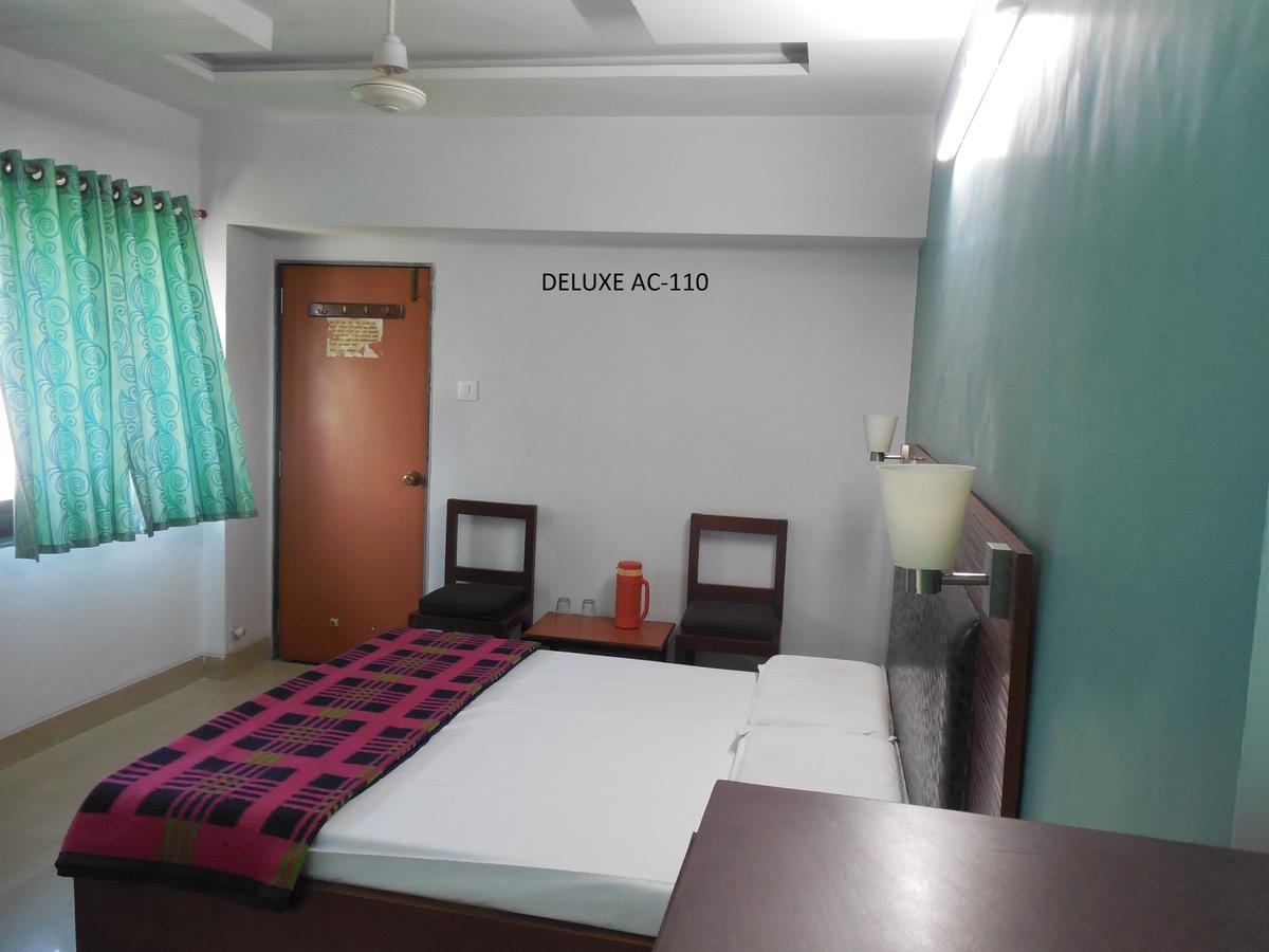 Hotel Silver Springs Αχμπανταμπάντ Εξωτερικό φωτογραφία
