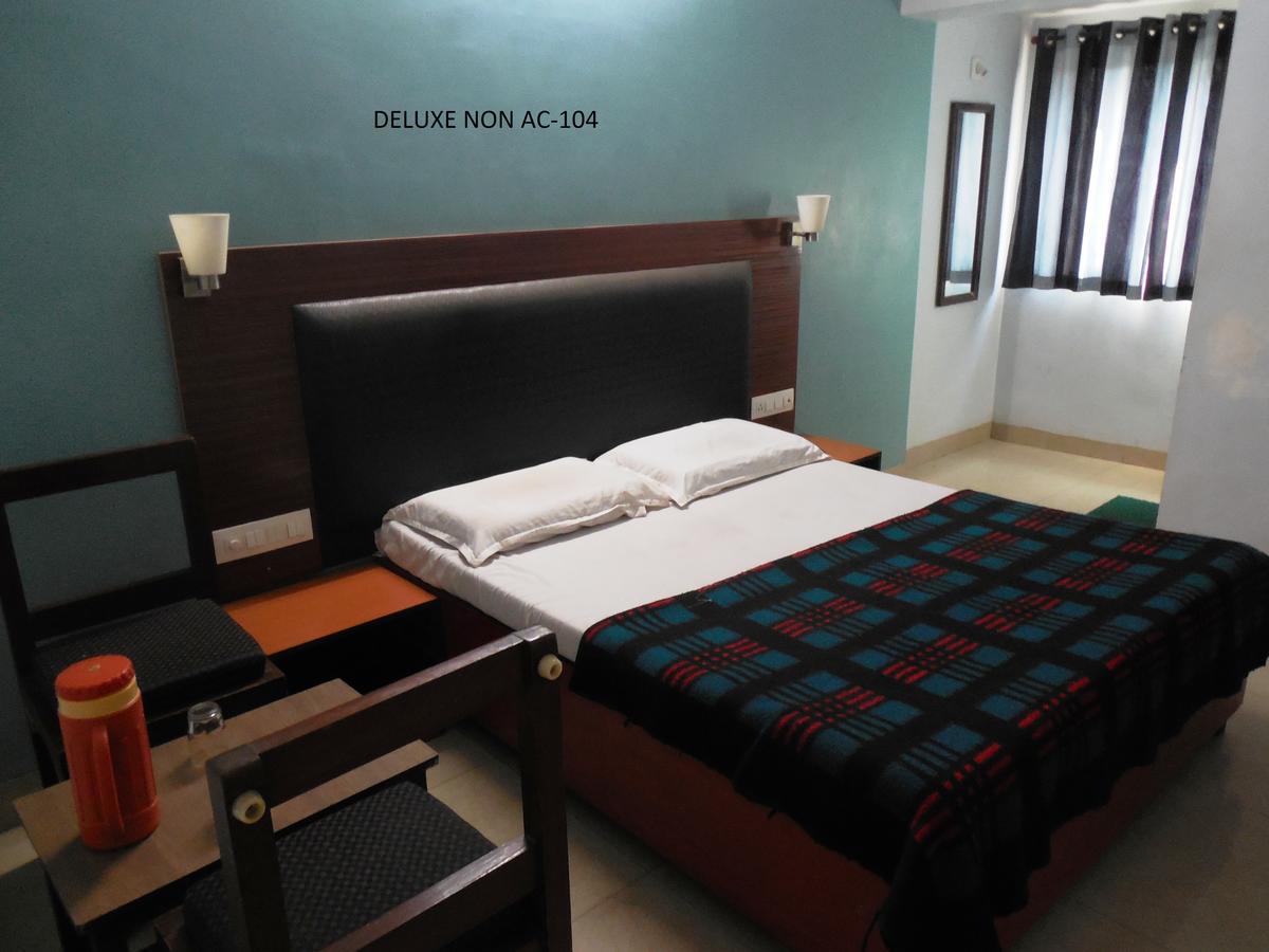 Hotel Silver Springs Αχμπανταμπάντ Εξωτερικό φωτογραφία