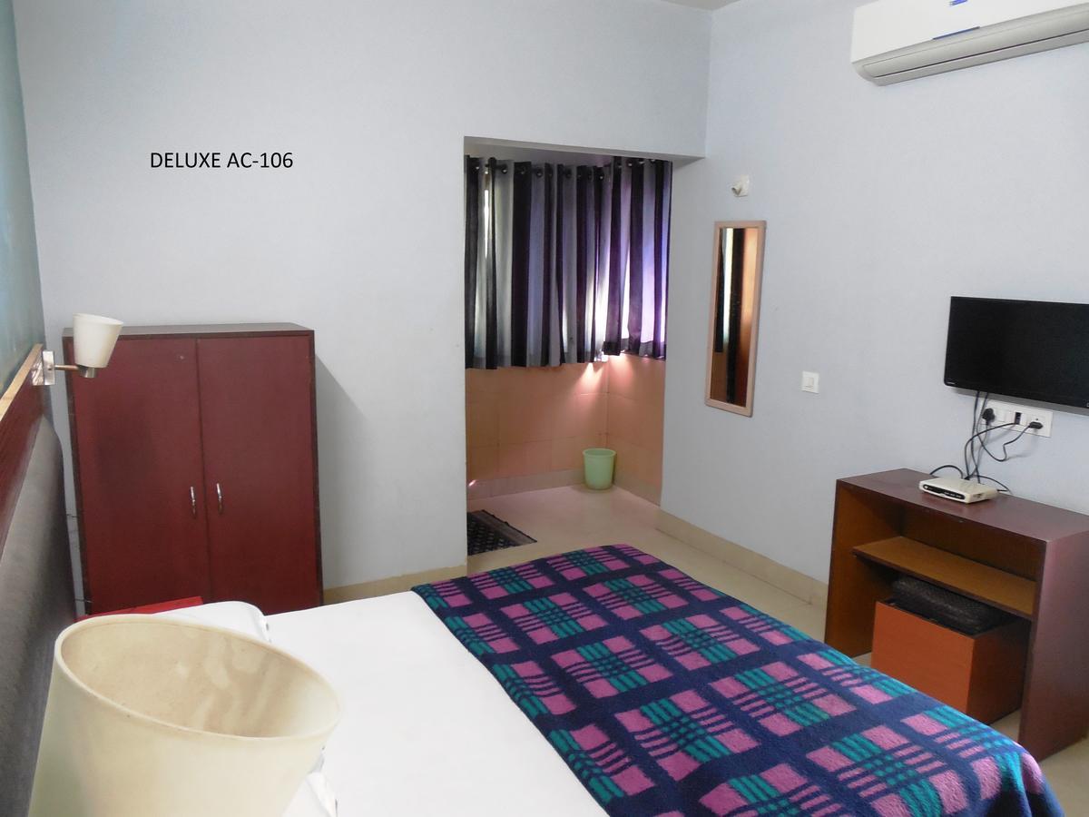 Hotel Silver Springs Αχμπανταμπάντ Εξωτερικό φωτογραφία