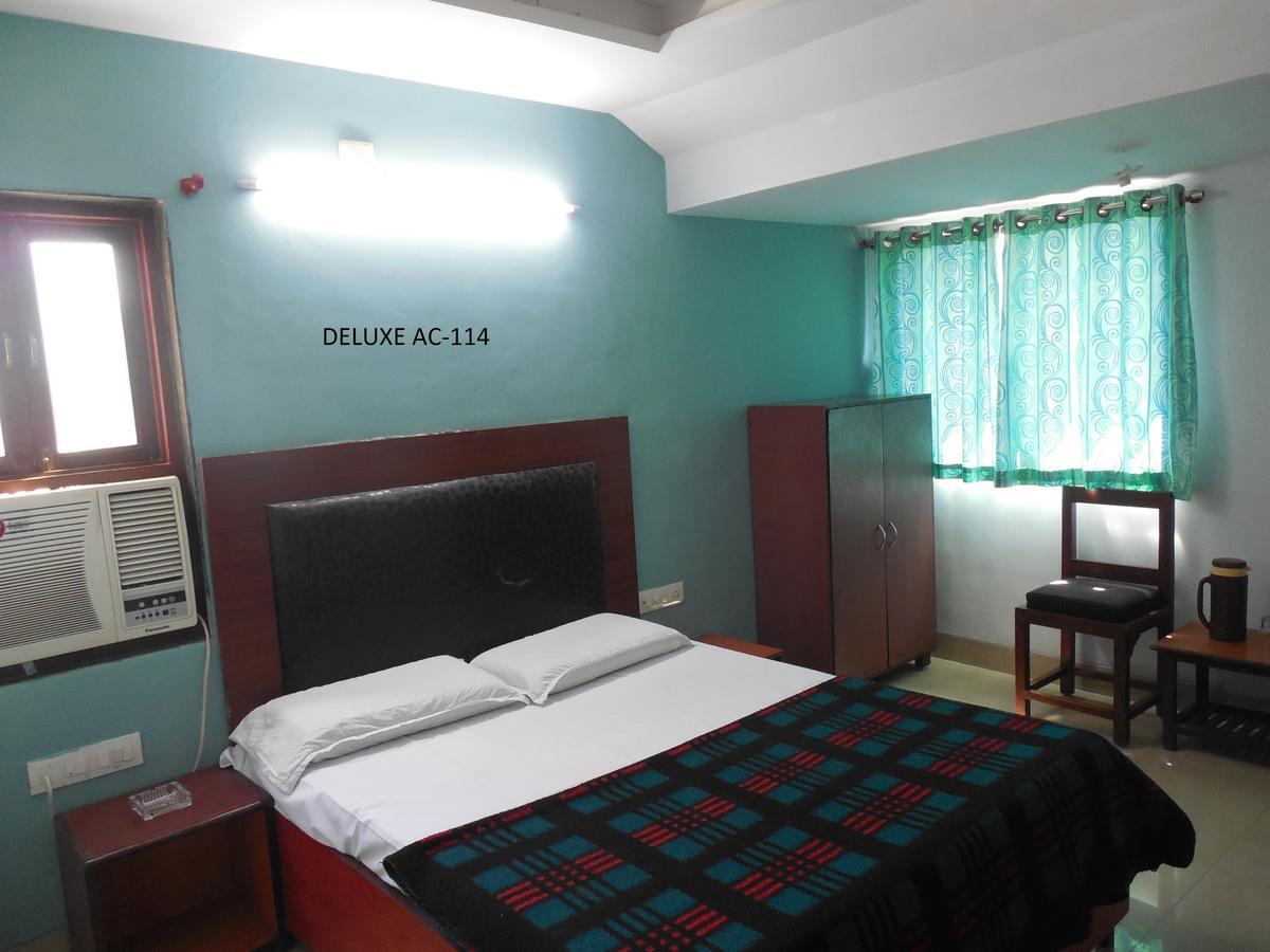 Hotel Silver Springs Αχμπανταμπάντ Εξωτερικό φωτογραφία