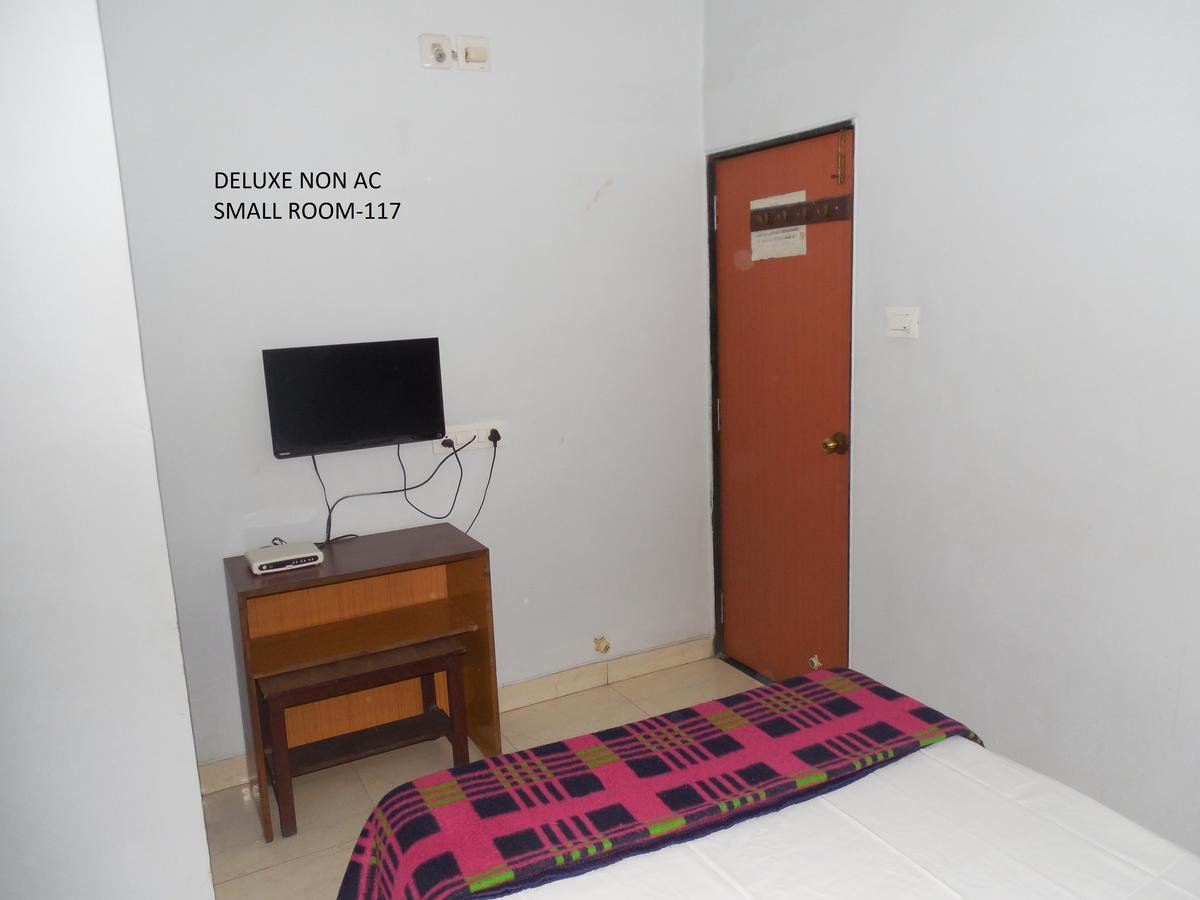 Hotel Silver Springs Αχμπανταμπάντ Εξωτερικό φωτογραφία