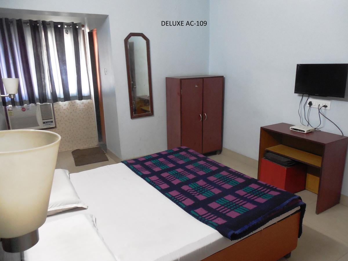 Hotel Silver Springs Αχμπανταμπάντ Εξωτερικό φωτογραφία