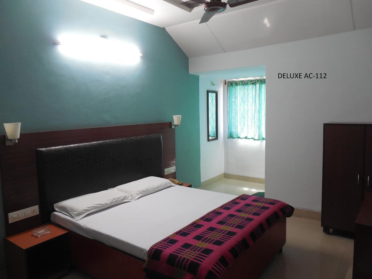 Hotel Silver Springs Αχμπανταμπάντ Εξωτερικό φωτογραφία