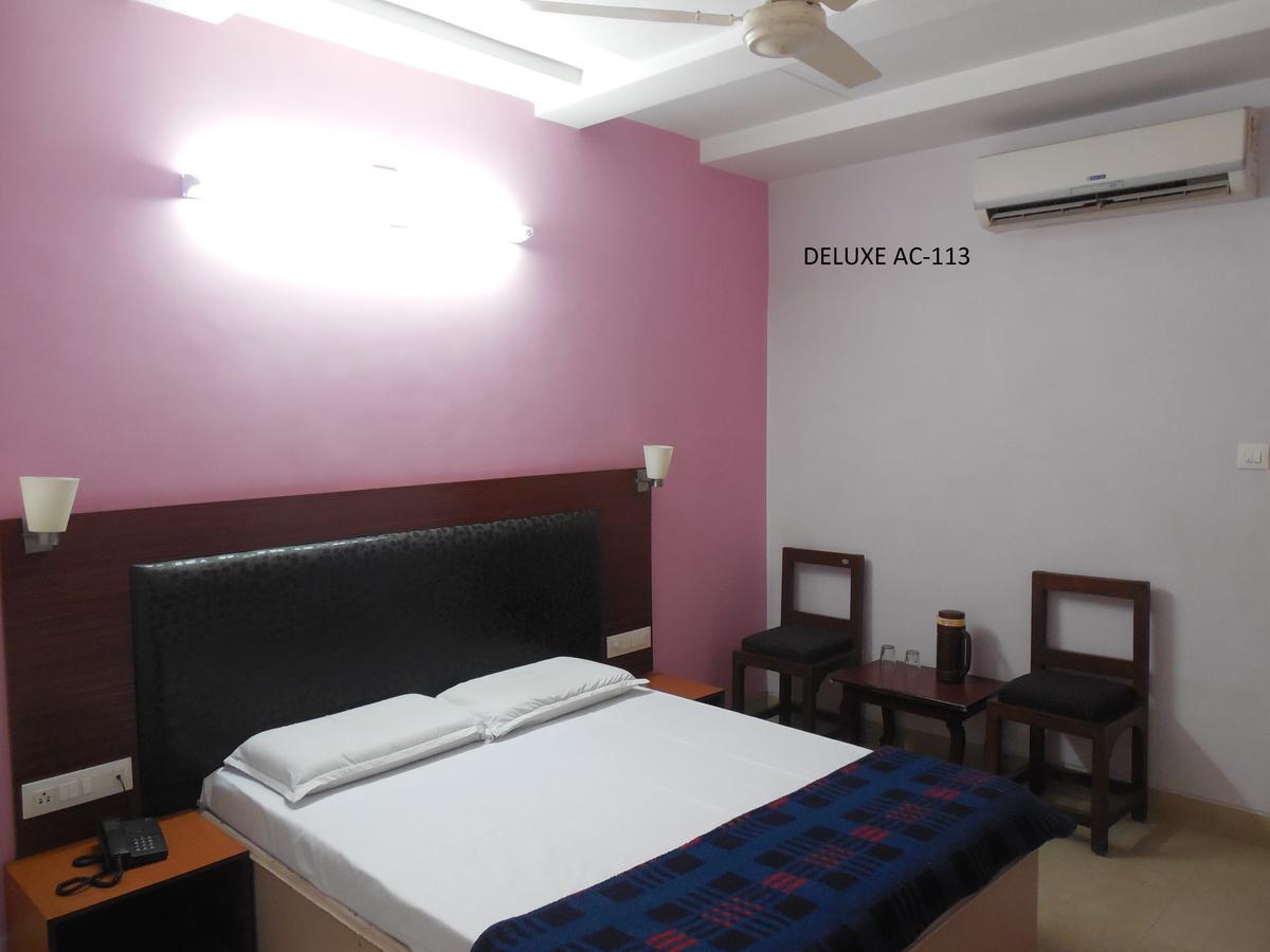 Hotel Silver Springs Αχμπανταμπάντ Εξωτερικό φωτογραφία