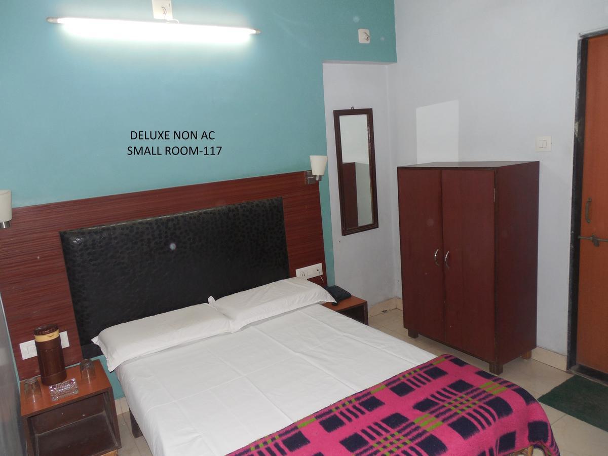 Hotel Silver Springs Αχμπανταμπάντ Εξωτερικό φωτογραφία