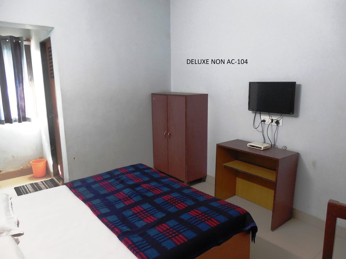 Hotel Silver Springs Αχμπανταμπάντ Εξωτερικό φωτογραφία